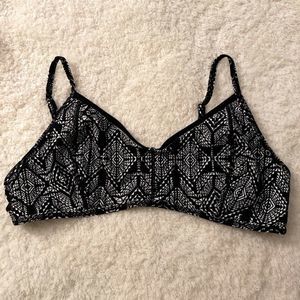 Xhilaration Black & White Swim Top EUC